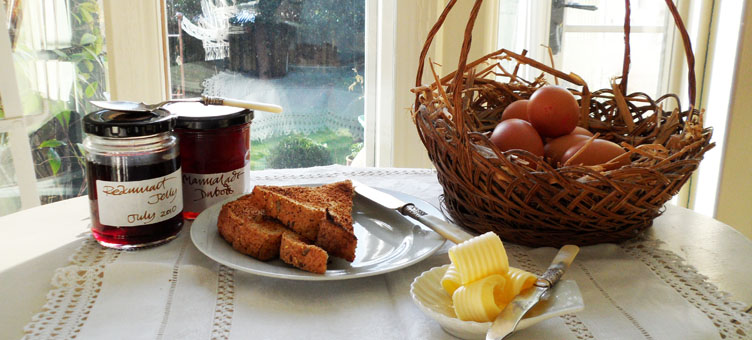 toast eggs and jam